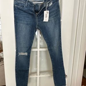 Frame Le High Skinny Jeans in Saxon wash. 93% cotton, 5% polyester, 2% elastane